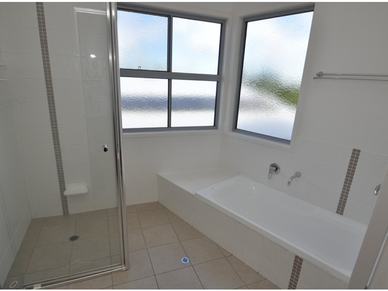 12 MacDonald St, Lota QLD 4179