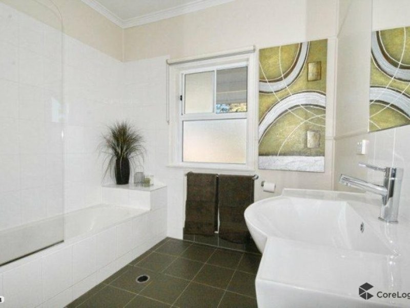10 Ulagree St, Wynnum West QLD 4178