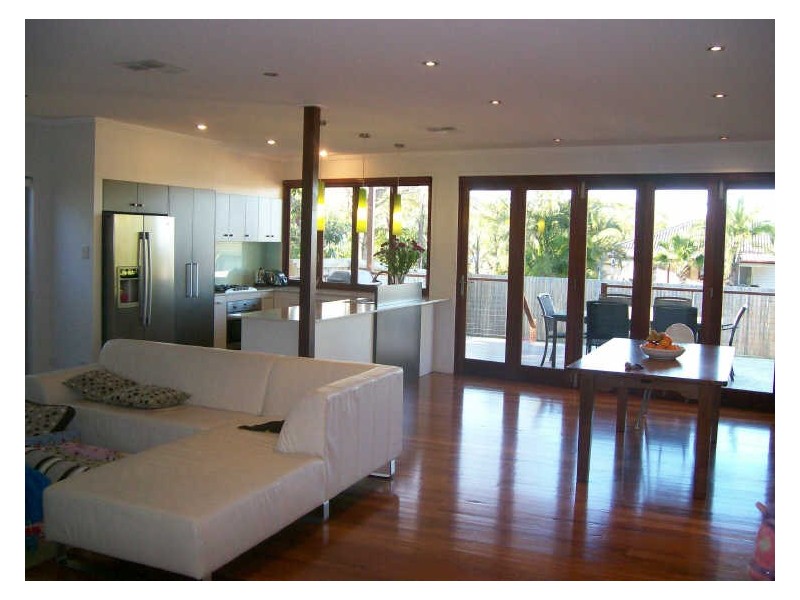 22 Montrose Parade, Wynnum West QLD 4178
