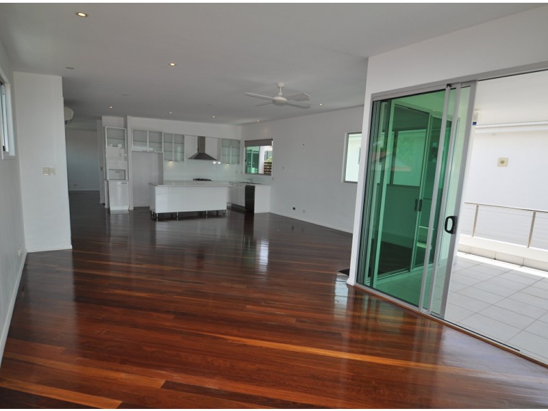 763 Esplanade, Lota QLD 4179