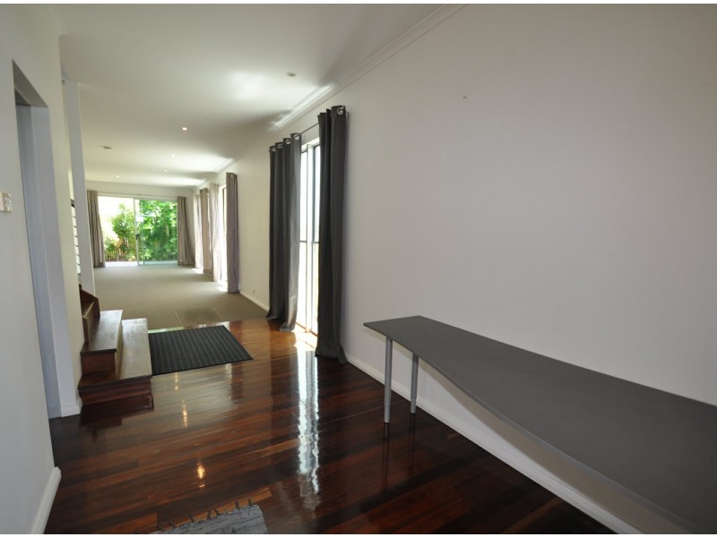 763 Esplanade, Lota QLD 4179