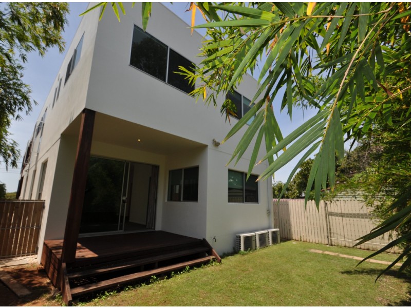 763 Esplanade, Lota QLD 4179