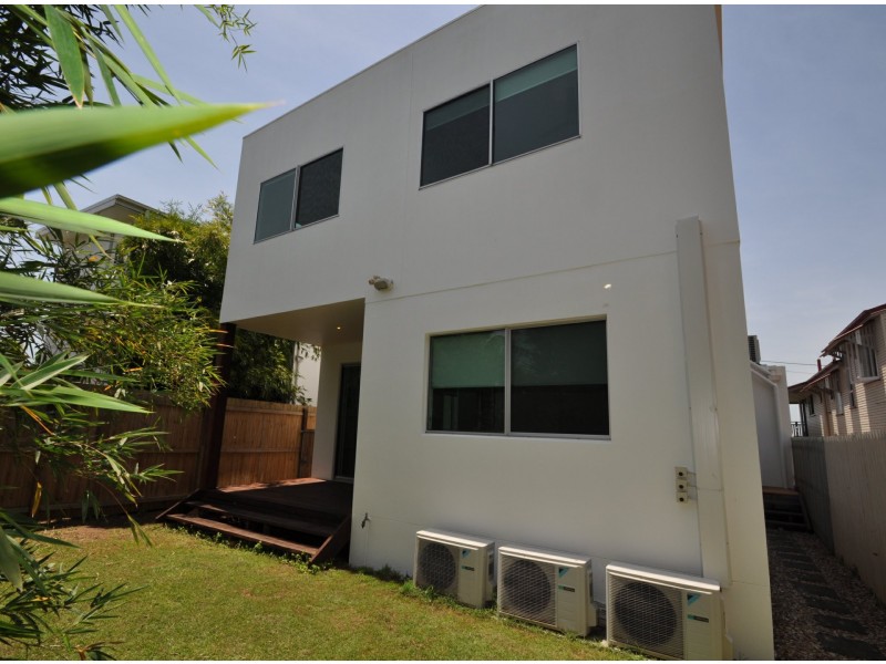 763 Esplanade, Lota QLD 4179