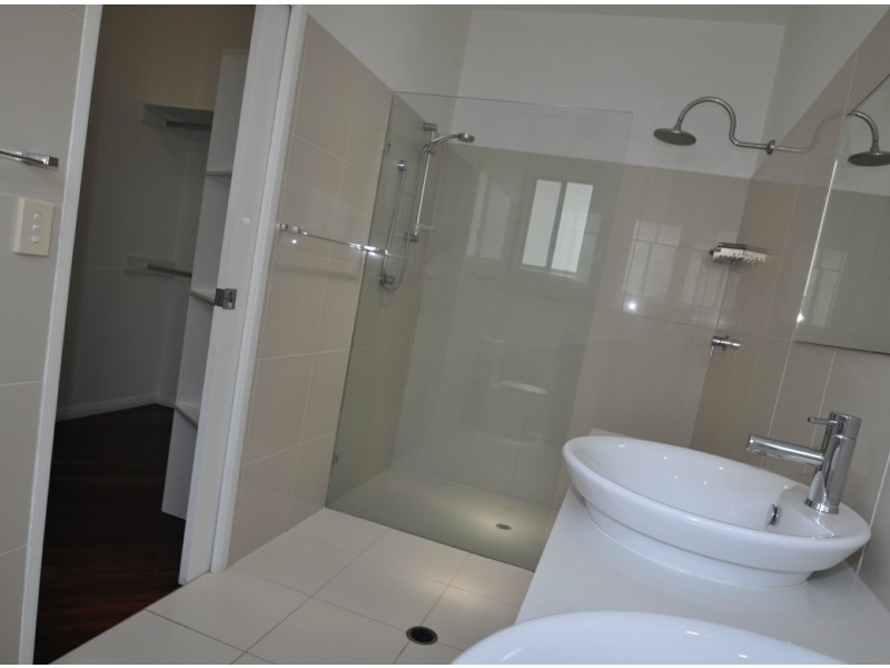 763 Esplanade, Lota QLD 4179