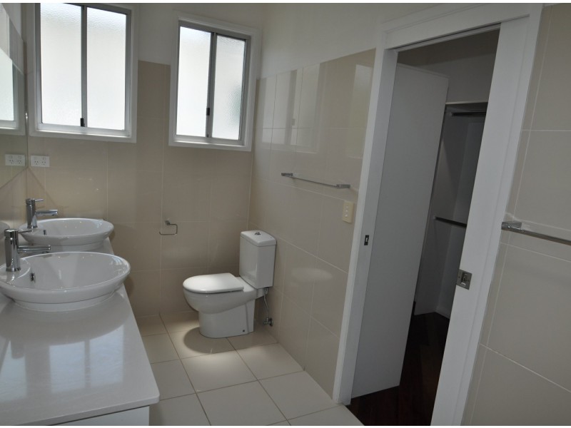 763 Esplanade, Lota QLD 4179