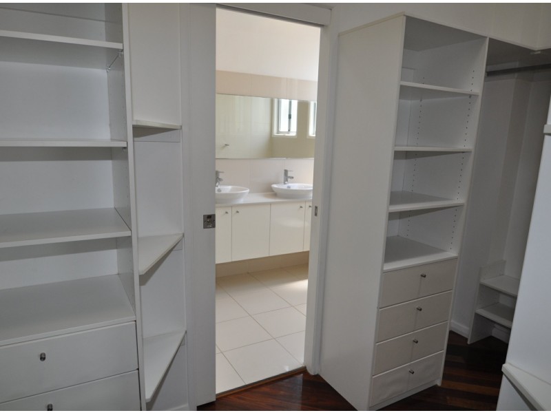 763 Esplanade, Lota QLD 4179