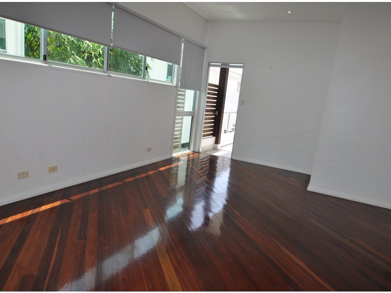 763 Esplanade, Lota QLD 4179