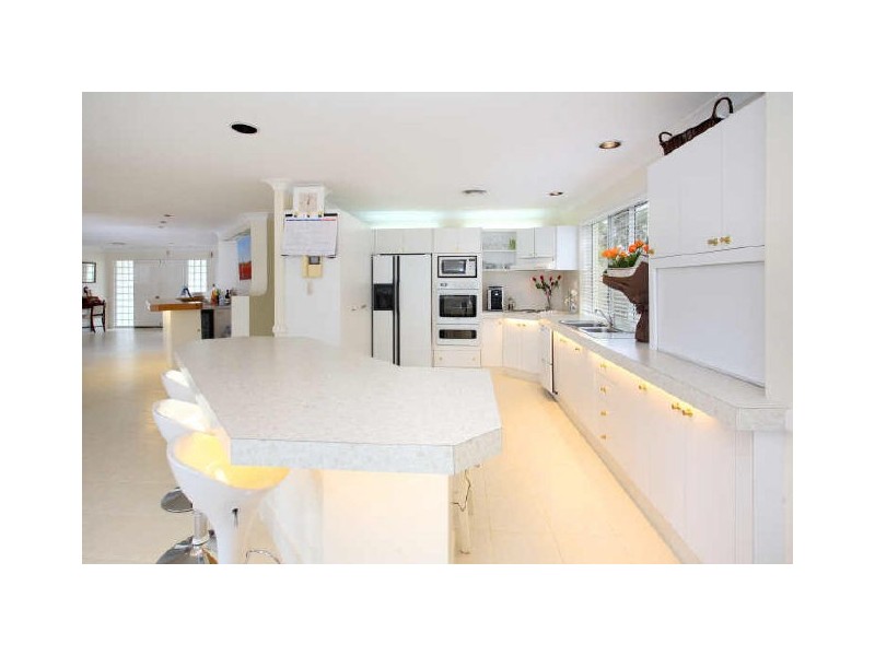 4 Bowsprit Parade, Raby Bay QLD 4163