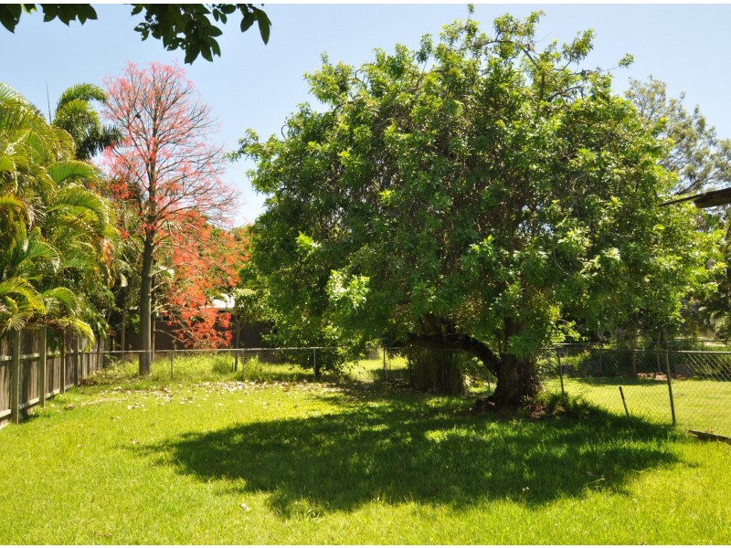 327 Upper Esplanade, Manly QLD 4179