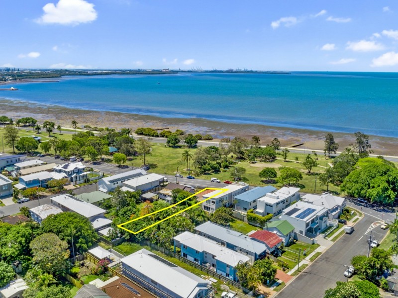 327 Upper Esplanade, Manly QLD 4179