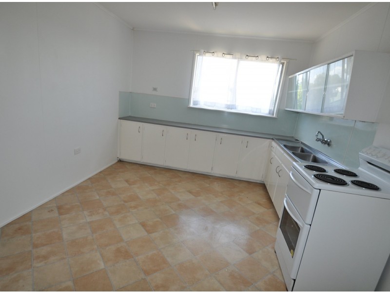 10 Bushing Street, Wynnum West QLD 4178