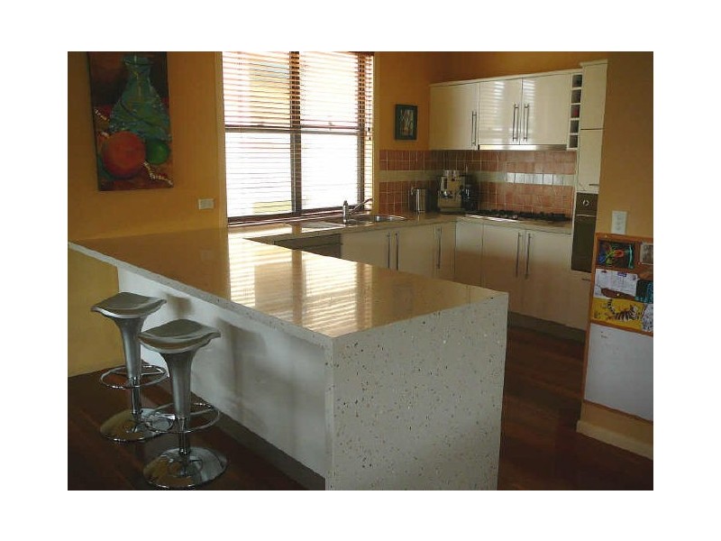 6 MacDonald Street, Lota QLD 4179