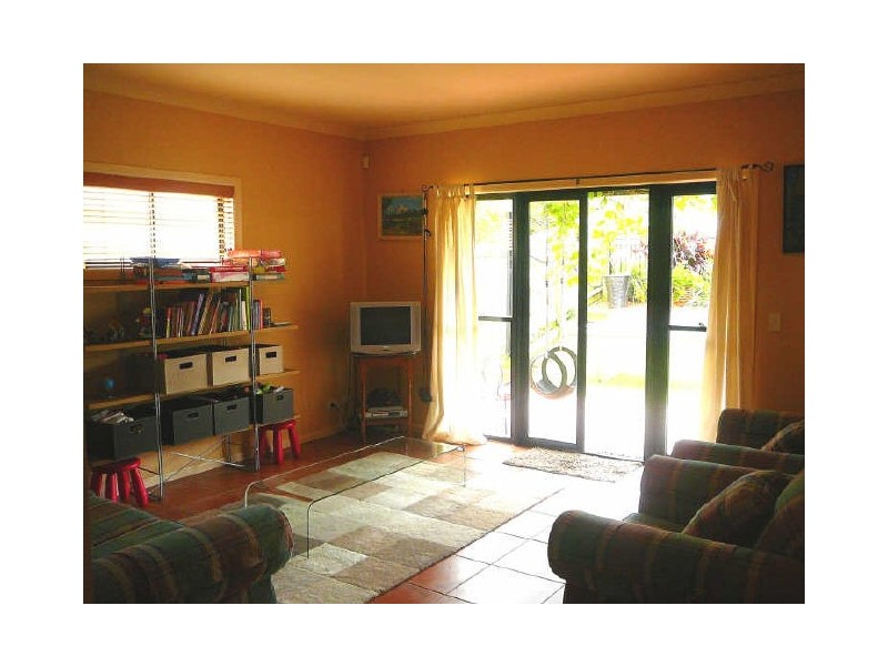 6 MacDonald Street, Lota QLD 4179