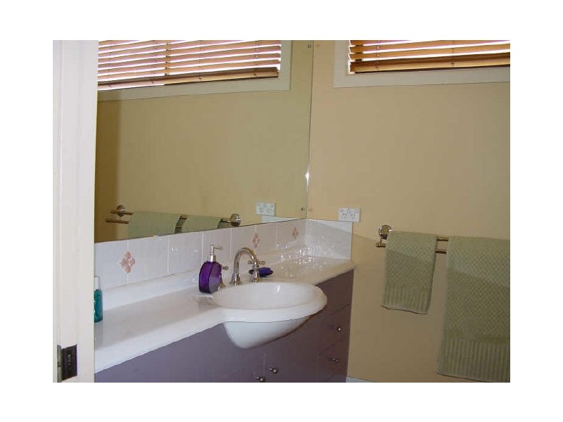 6 MacDonald Street, Lota QLD 4179