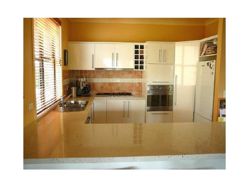 6 MacDonald Street, Lota QLD 4179