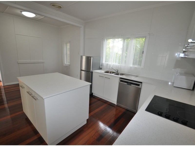 13 Pansy Street, Wynnum QLD 4178