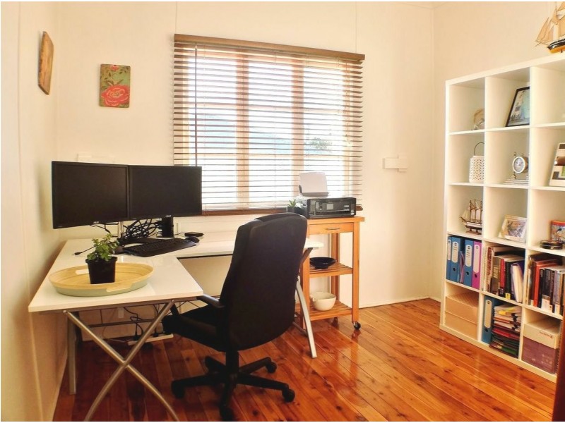 50 Rodney Street, Wynnum West QLD 4178
