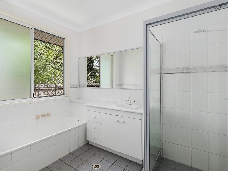 4 Moray Close, Manly West QLD 4179