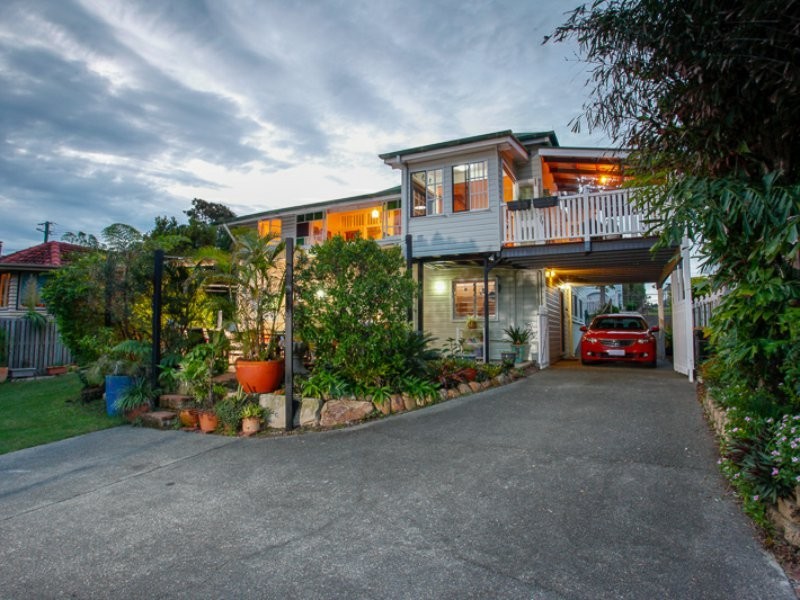 144 Cambridge Parade, Manly QLD 4179