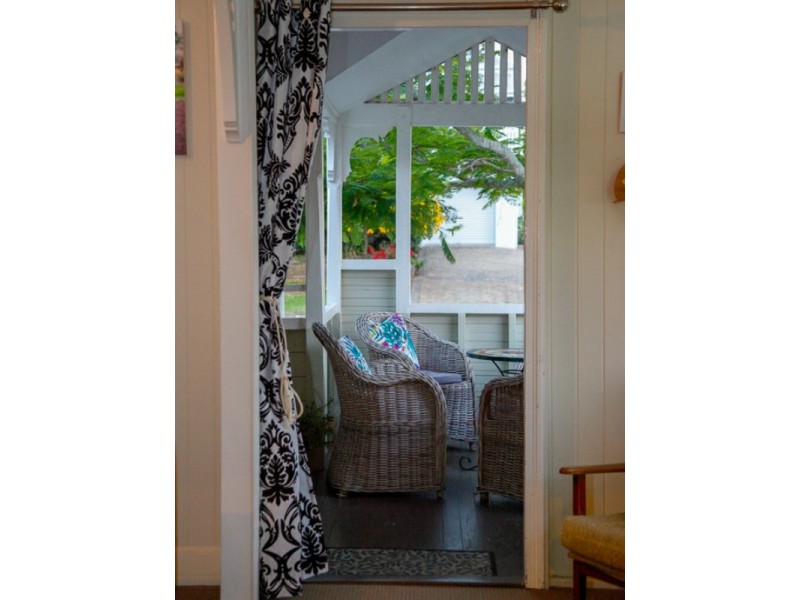 144 Cambridge Parade, Manly QLD 4179