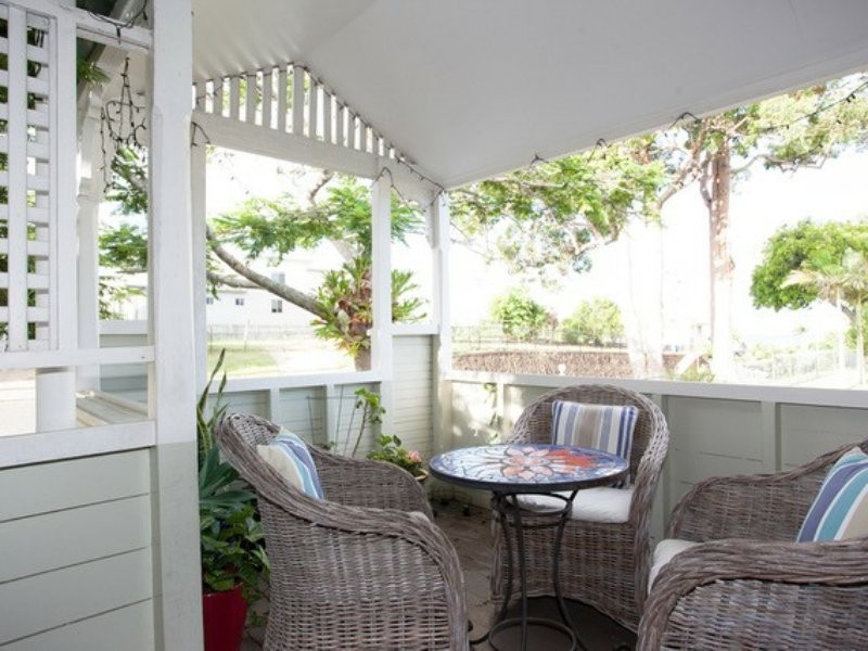 144 Cambridge Parade, Manly QLD 4179