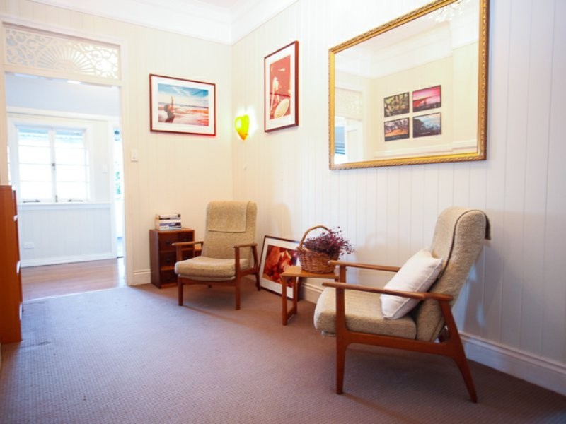 144 Cambridge Parade, Manly QLD 4179