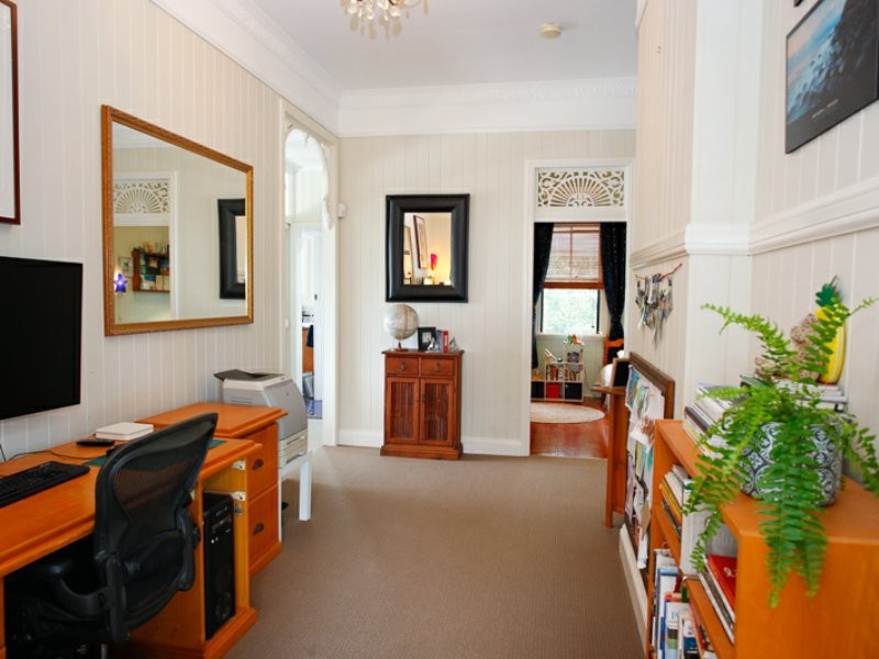 144 Cambridge Parade, Manly QLD 4179