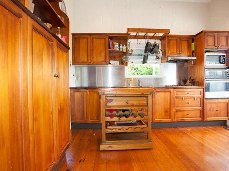 144 Cambridge Parade, Manly QLD 4179