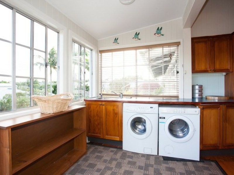 144 Cambridge Parade, Manly QLD 4179