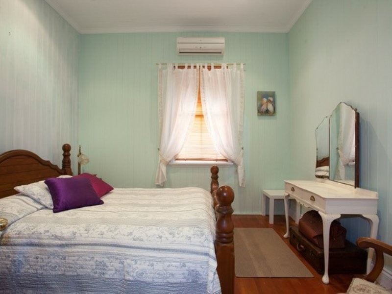 144 Cambridge Parade, Manly QLD 4179