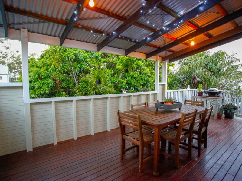 144 Cambridge Parade, Manly QLD 4179
