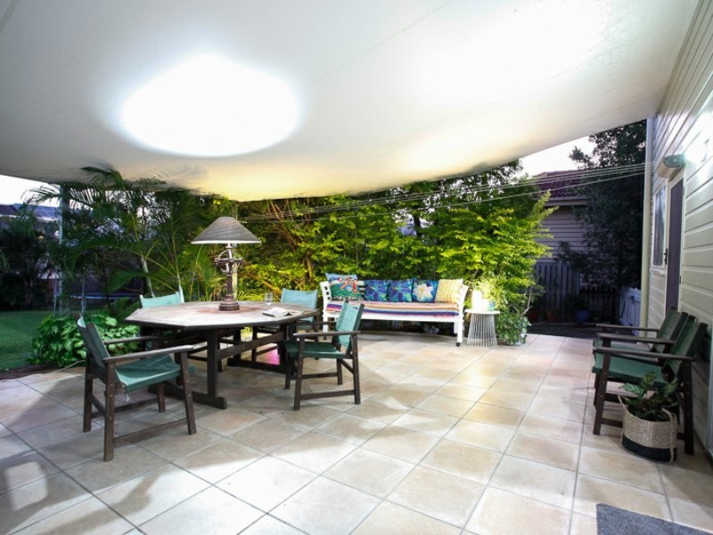 144 Cambridge Parade, Manly QLD 4179