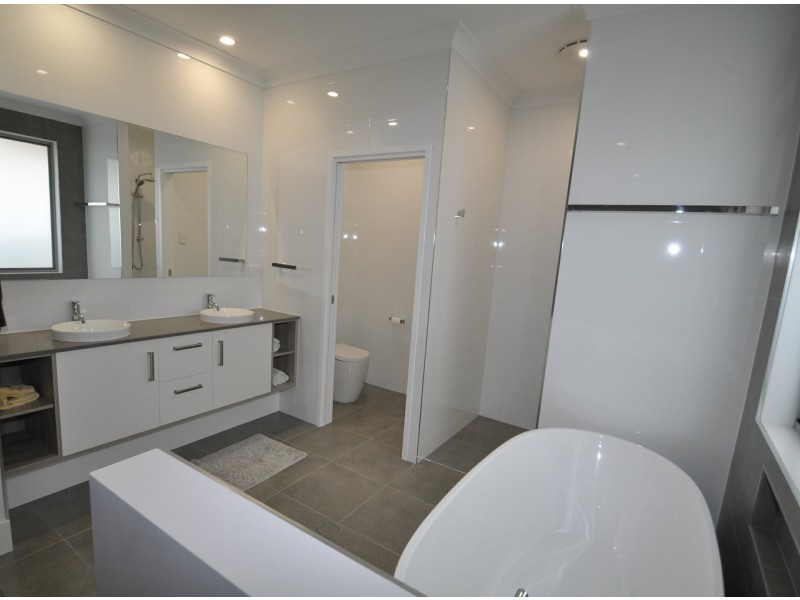 105 Kingsley Terrace, Manly QLD 4179
