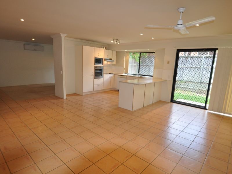 40 Samantha St, Wynnum West QLD 4178