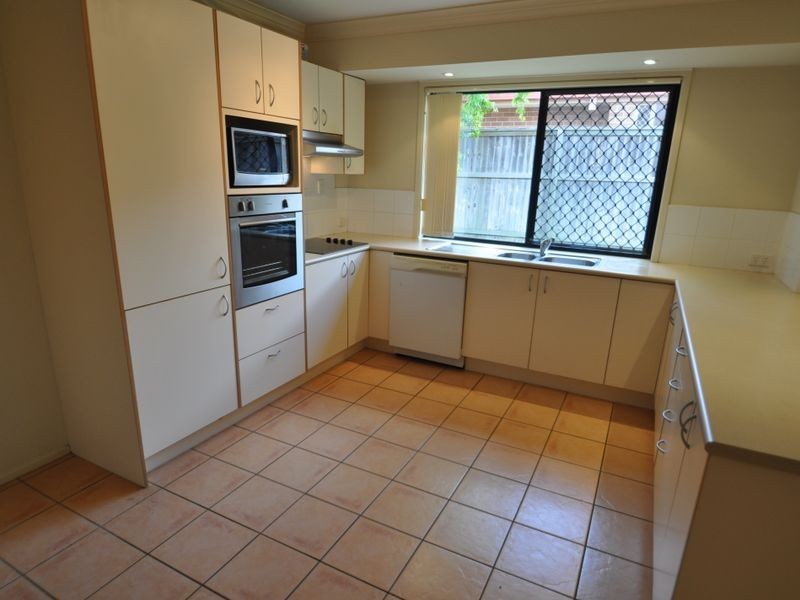 40 Samantha St, Wynnum West QLD 4178