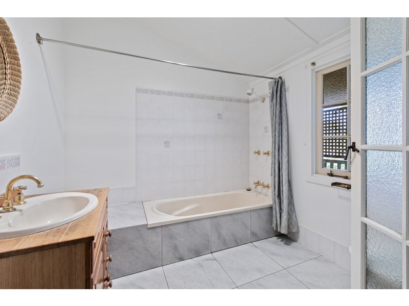 64 Wassell Street, Wynnum QLD 4178