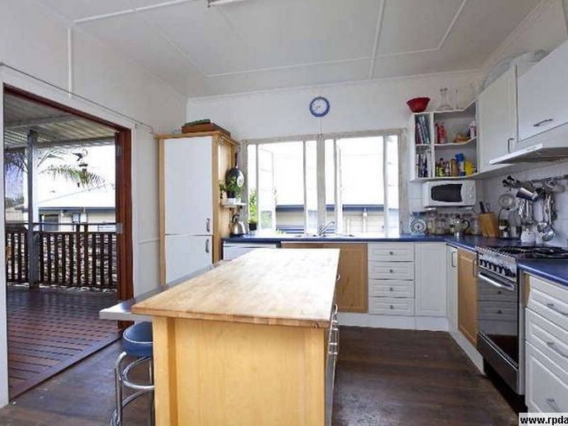 86 Emsworth Street, Wynnum QLD 4178