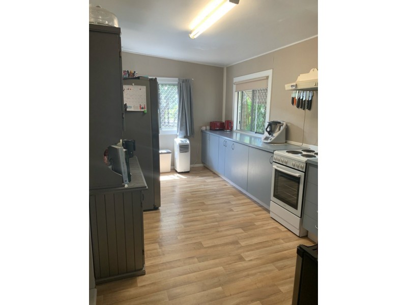 71 Coreen St, Wynnum QLD 4178