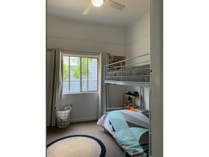 71 Coreen St, Wynnum QLD 4178