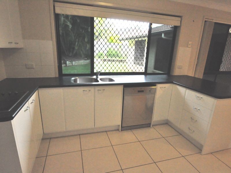 33 Thomas Street, Wynnum QLD 4178