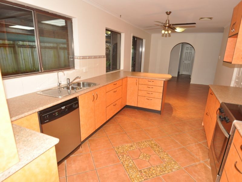 33 Gateway Street, Wynnum West QLD 4178