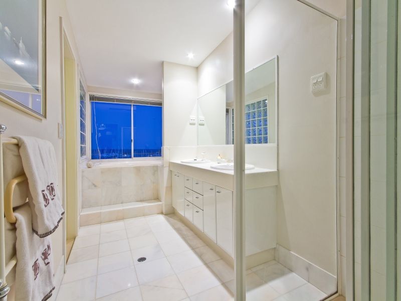 52 Wellington St, Manly QLD 4179