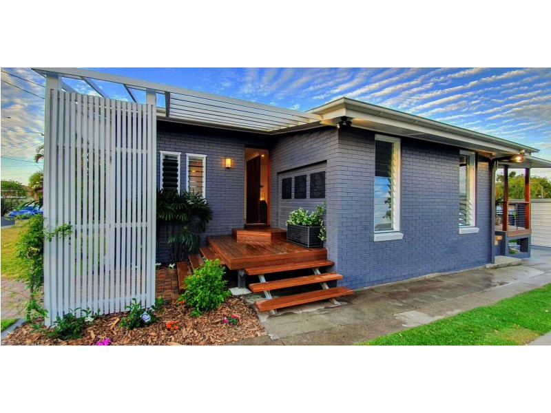 11 Cavanaugh St, Wynnum West QLD 4178