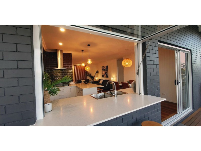 11 Cavanaugh St, Wynnum West QLD 4178