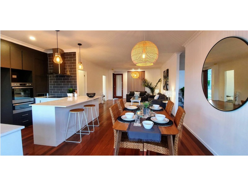 11 Cavanaugh St, Wynnum West QLD 4178