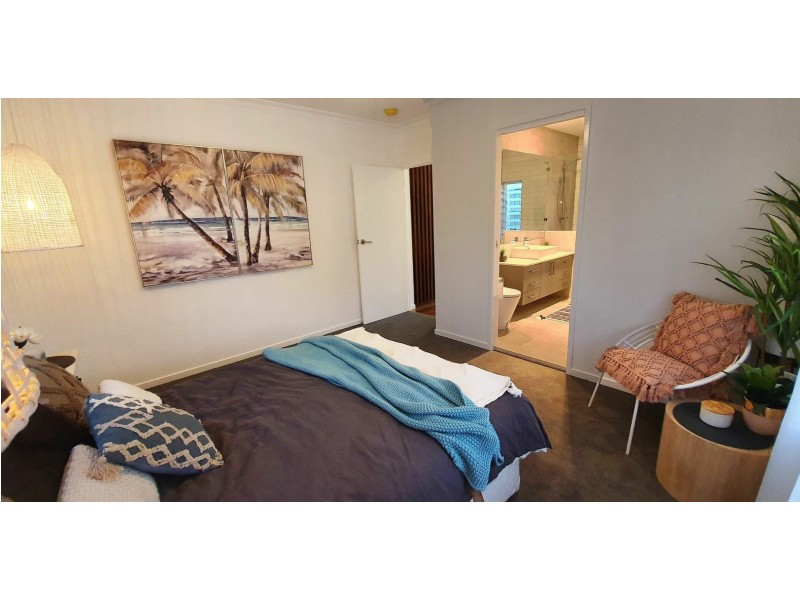 11 Cavanaugh St, Wynnum West QLD 4178