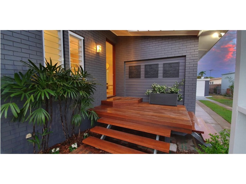 11 Cavanaugh St, Wynnum West QLD 4178