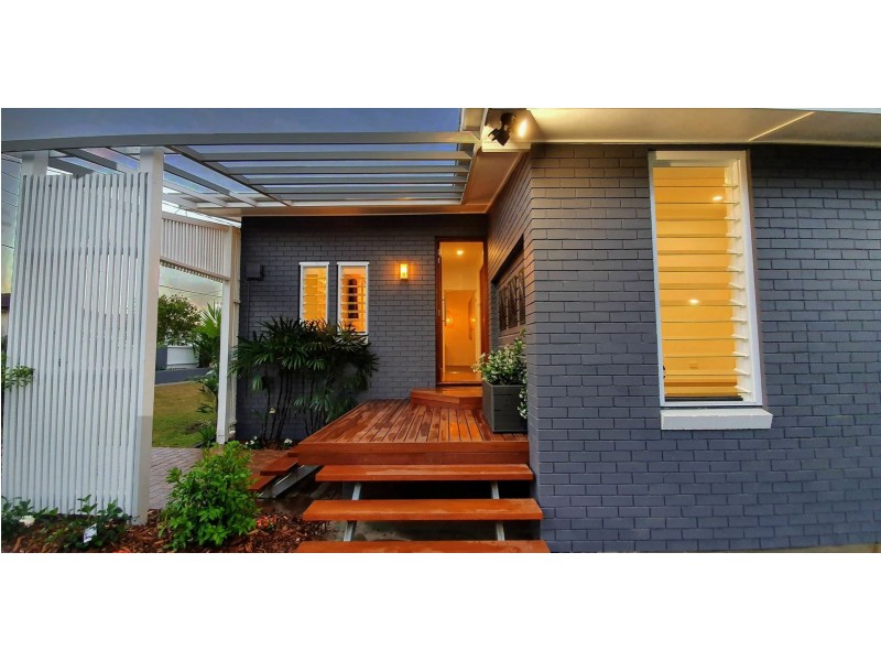 11 Cavanaugh St, Wynnum West QLD 4178