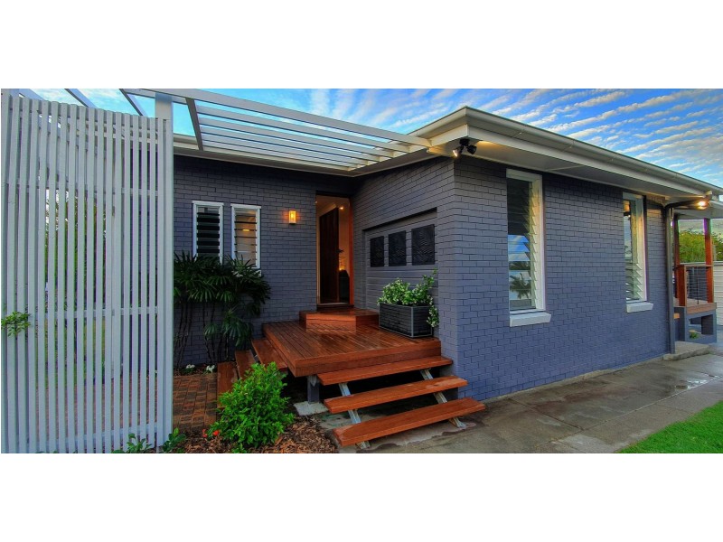 11 Cavanaugh St, Wynnum West QLD 4178