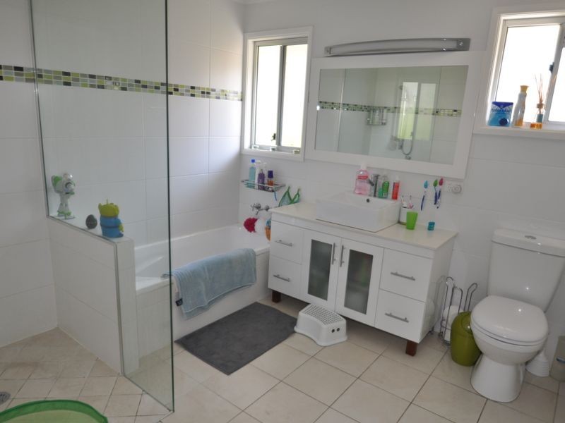 23 Yaringa St, Manly West QLD 4179